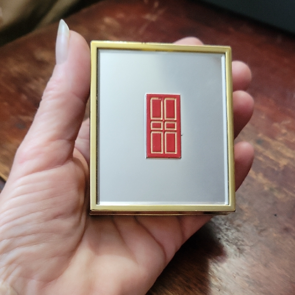 Elizabeth Arden ~Red Door~ Compact